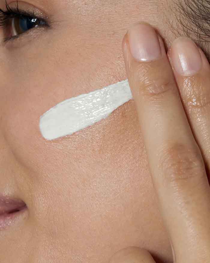 https://allurify.pk/products/cerave-facial-moisturising-lotion-am-spf-50?variant=48239672852796