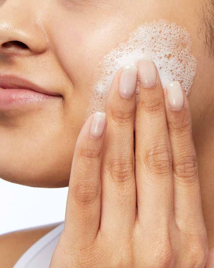 https://allurify.pk/products/cerave-foaming-cleanser-for-normal-to-oily-skin?variant=48252985311548