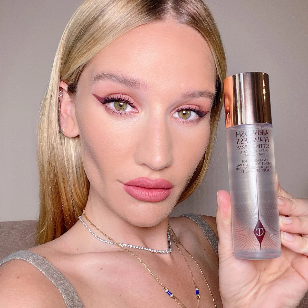 https://allurify.pk/products/charlotte-tilbury-airbrush-flawless-setting-spray?utm_source=copyToPasteBoard&utm_medium=product-links&utm_content=web